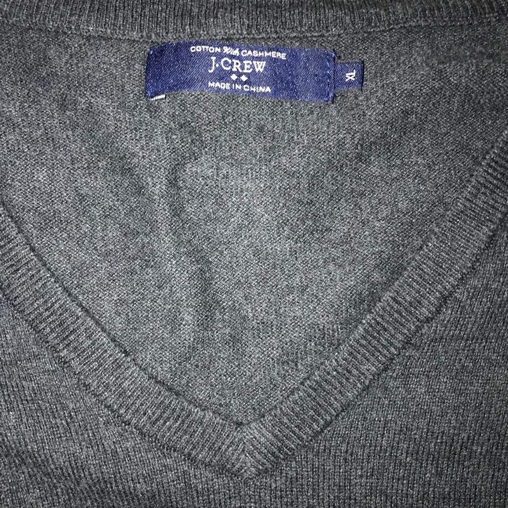 J Crew Men’s charcoal gray v neck sweater. XL